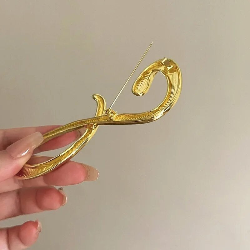 Sil brooch